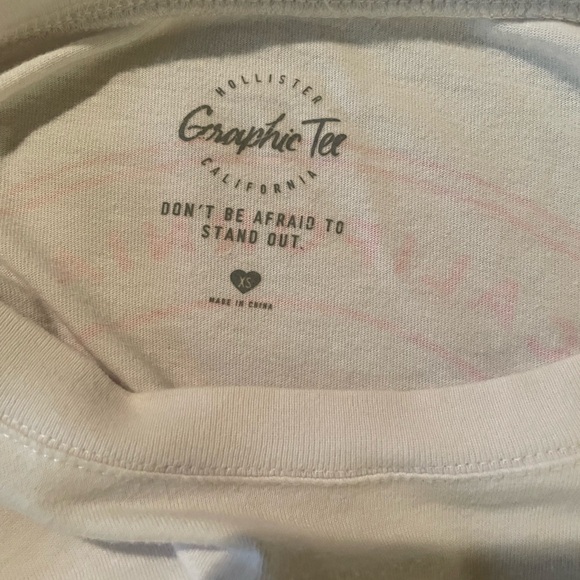 Hollister graphic tee size xs - Picture 5 of 6